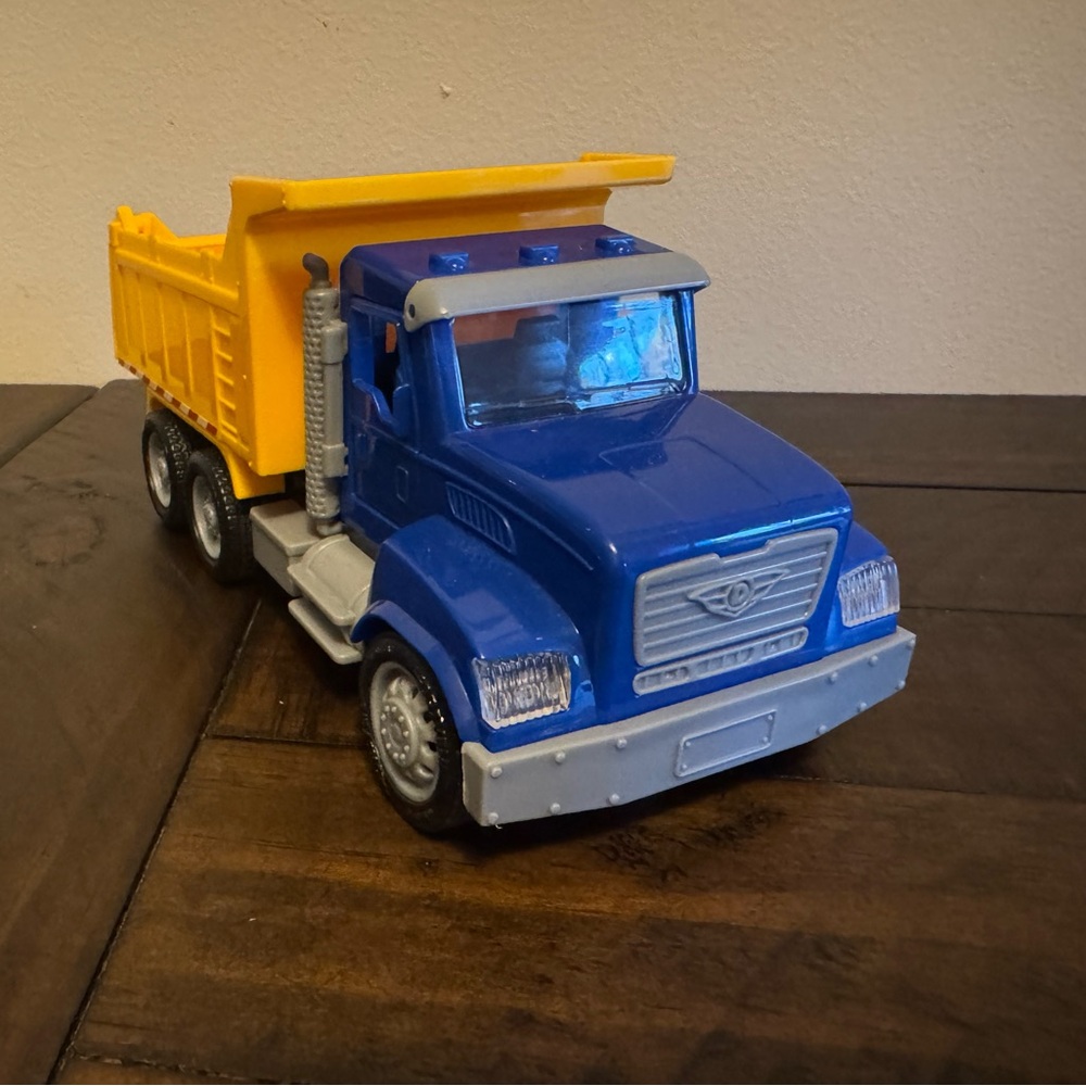 RC Dump Truck 1 Blue and Yellow Battery Operates Remote Control - Picture 9 of 9